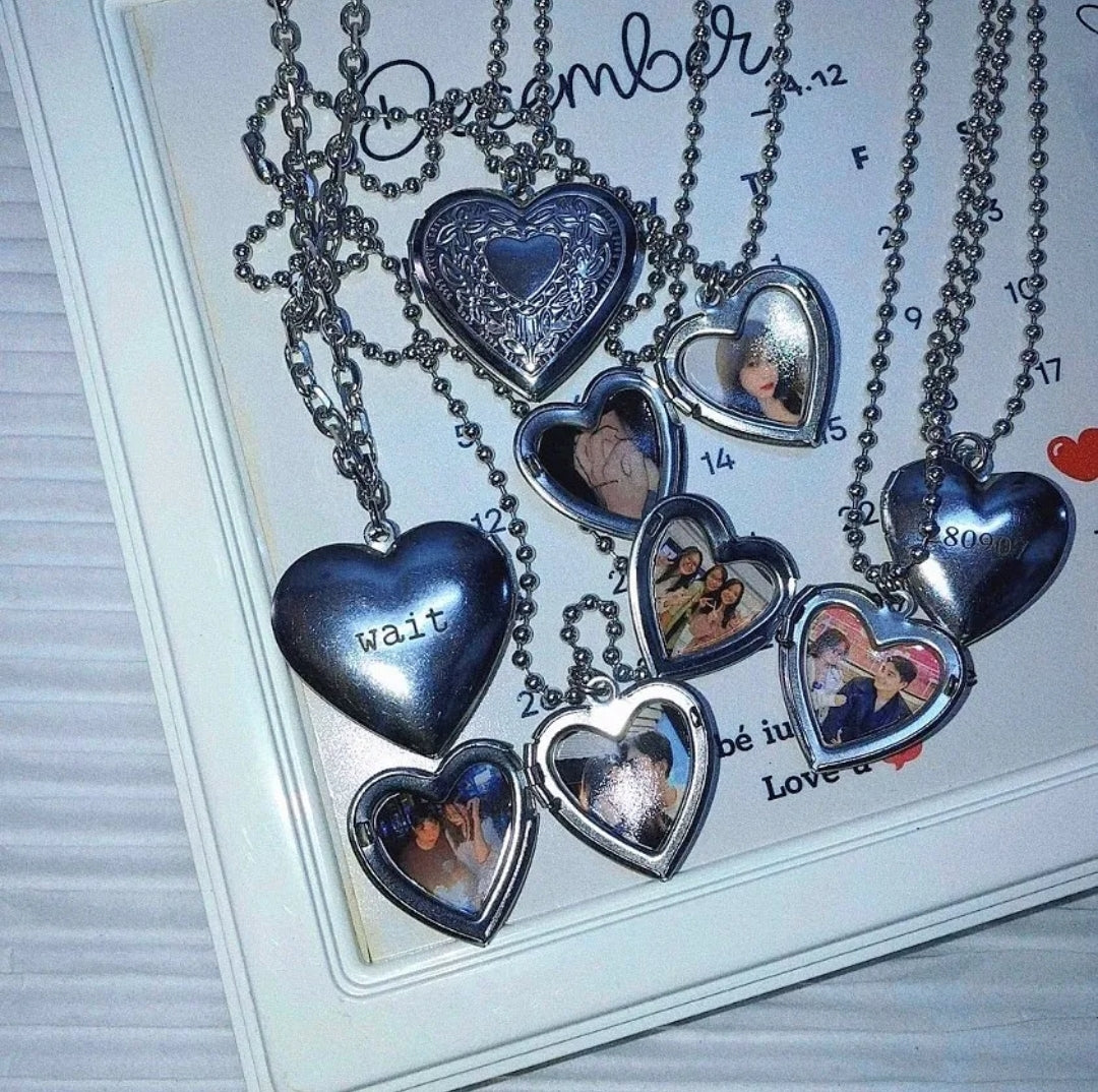 Personalized Heart-shaped Projection Photo Necklace