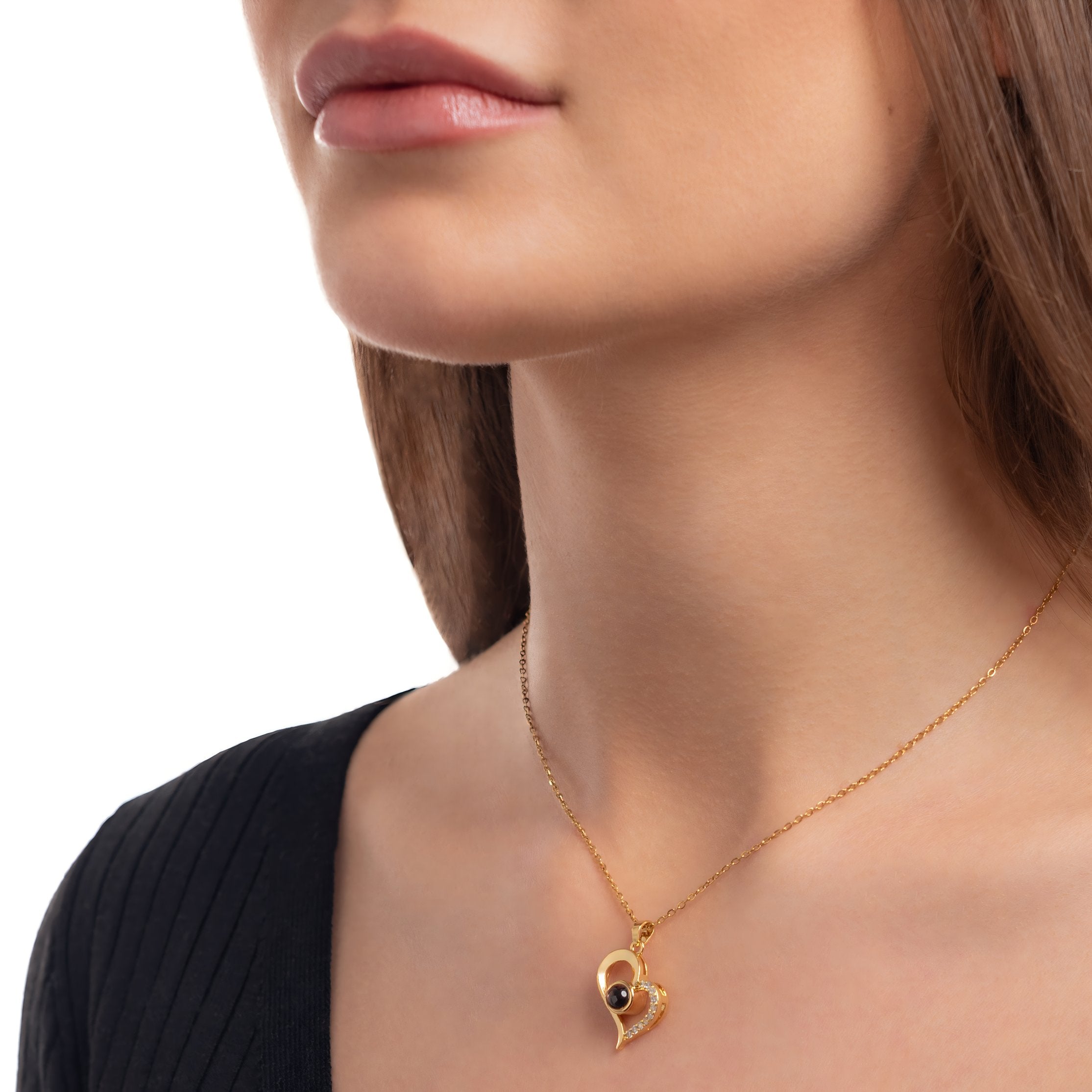 Photo necklace shape heart on model
