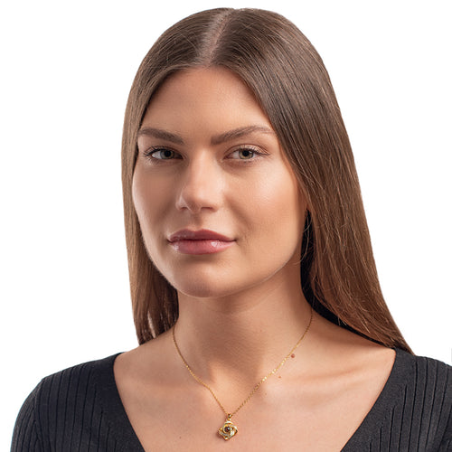 Model photo lucky four leaf projection necklace